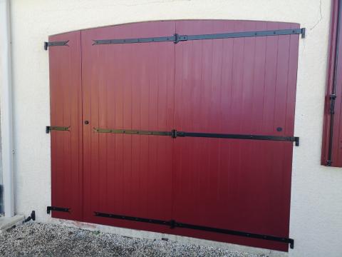 PORTE DE GARAGE SUR MESURE ASPECT BOIS A MERIGNAC