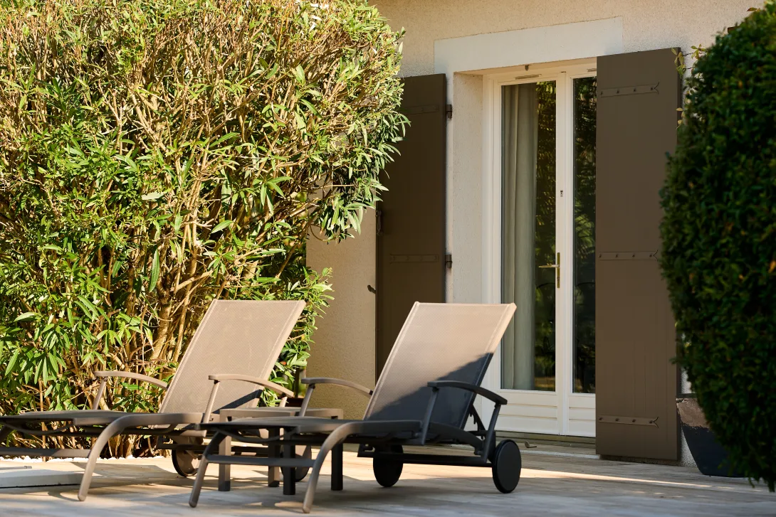 Volets aspect bois à Saint Sulpice